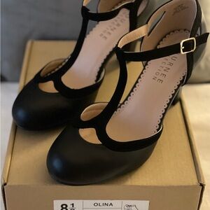 Journee Collection Women's Black T-Strap Heels